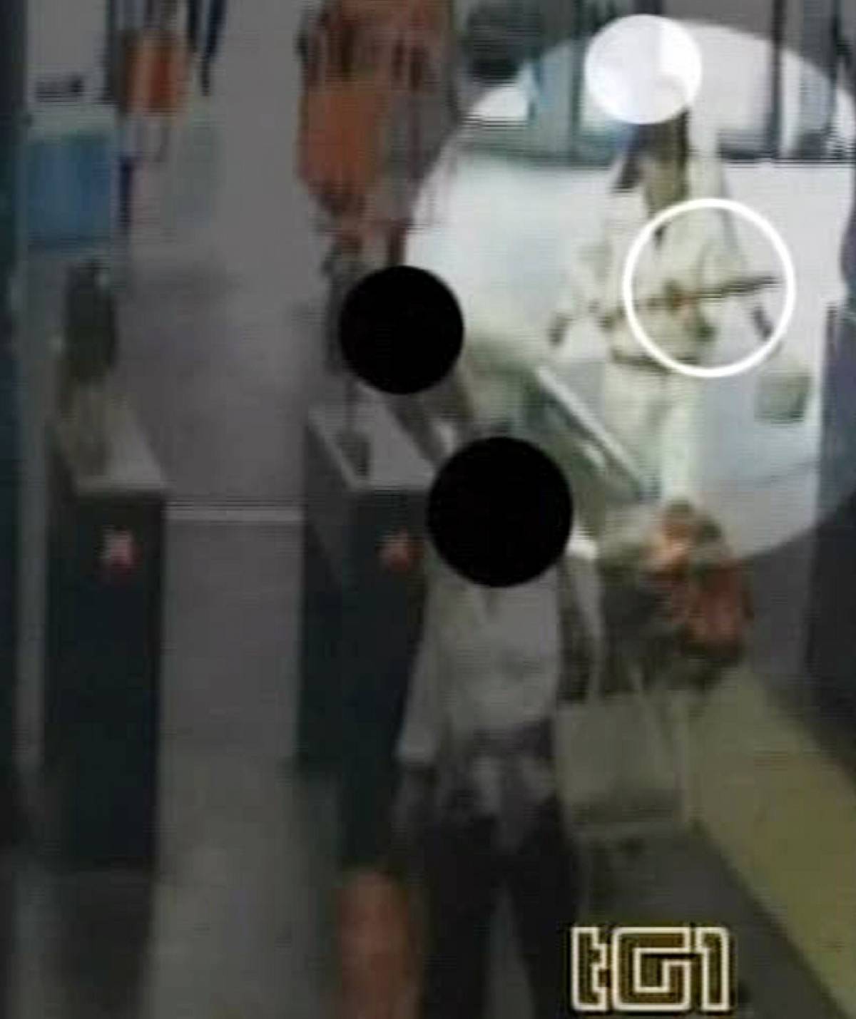 L'immagine della romena con l'ombrello