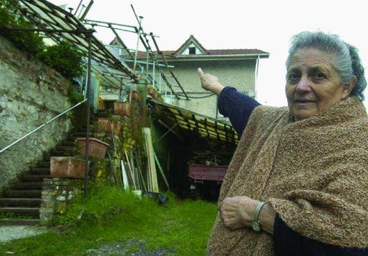 «Un raggio di luce dal cielo ci ha distrutto la veranda»