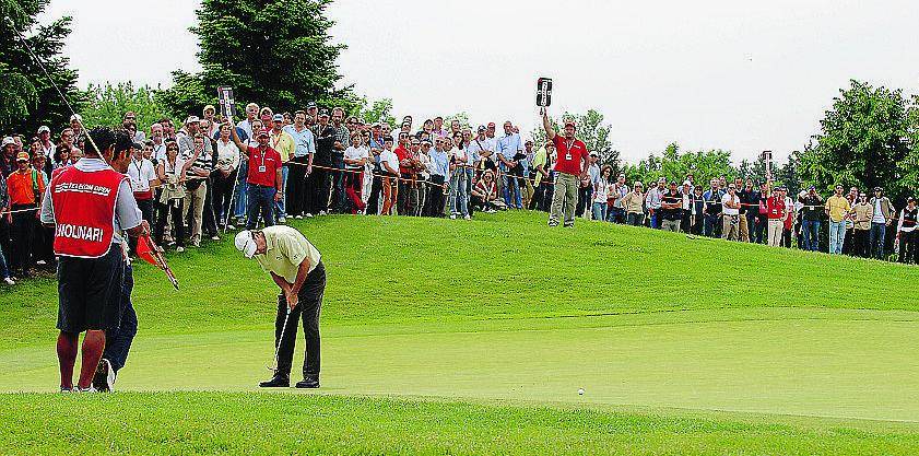 Il golf diventa fenomeno di costume Oltre diecimila persone a Tolcinasco