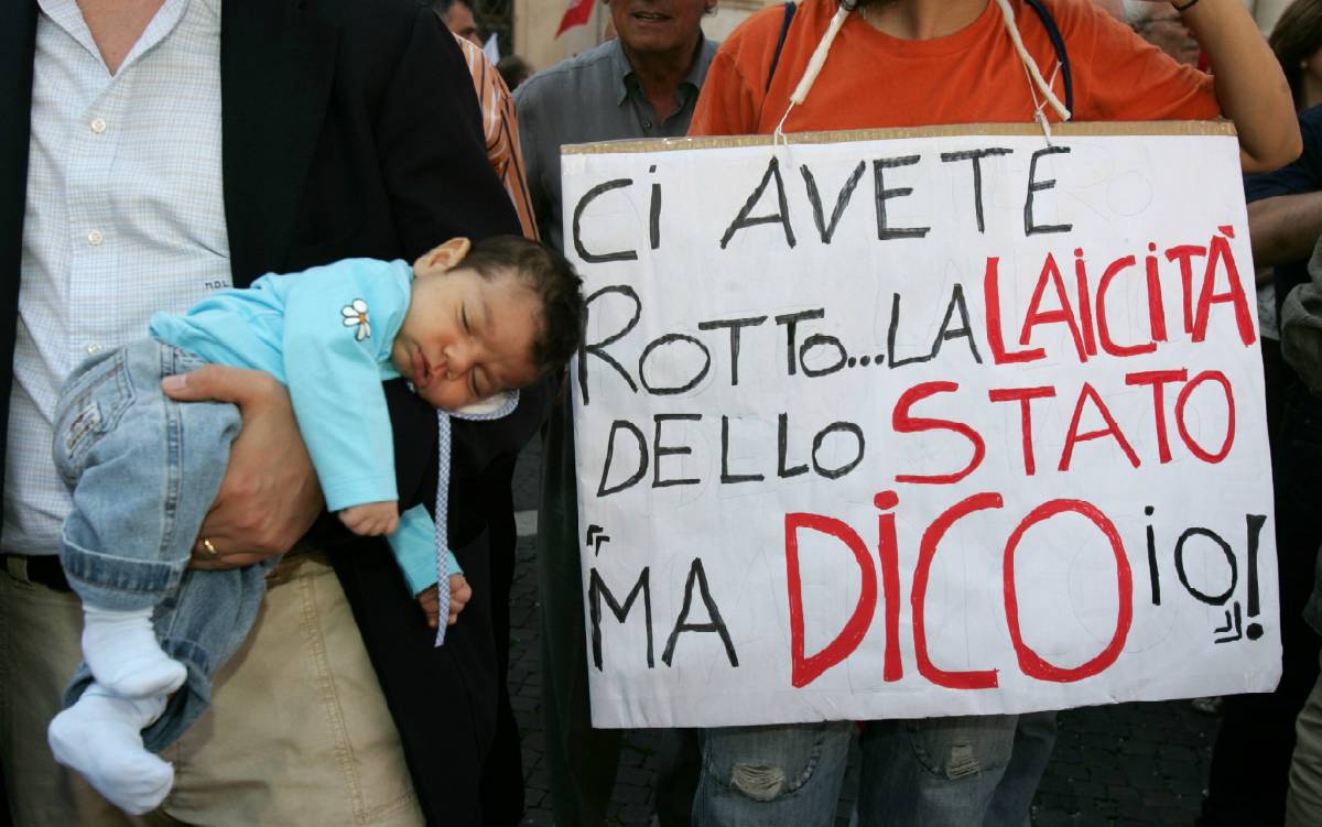 In piazza Navona la manifestazione laica: ma i Ds non ci sono