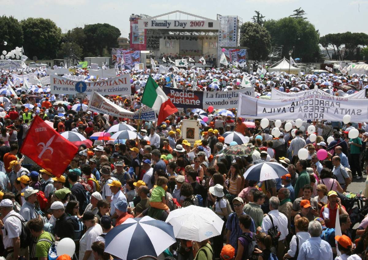 Family Day, l’Italia grida 
un milione di "no" a Prodi