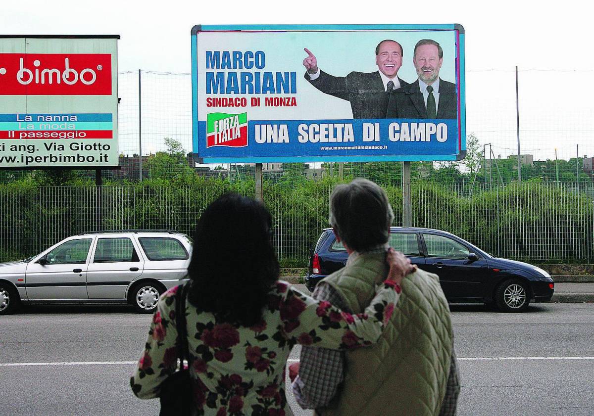 Berlusconi suona la carica ai sindaci azzurri