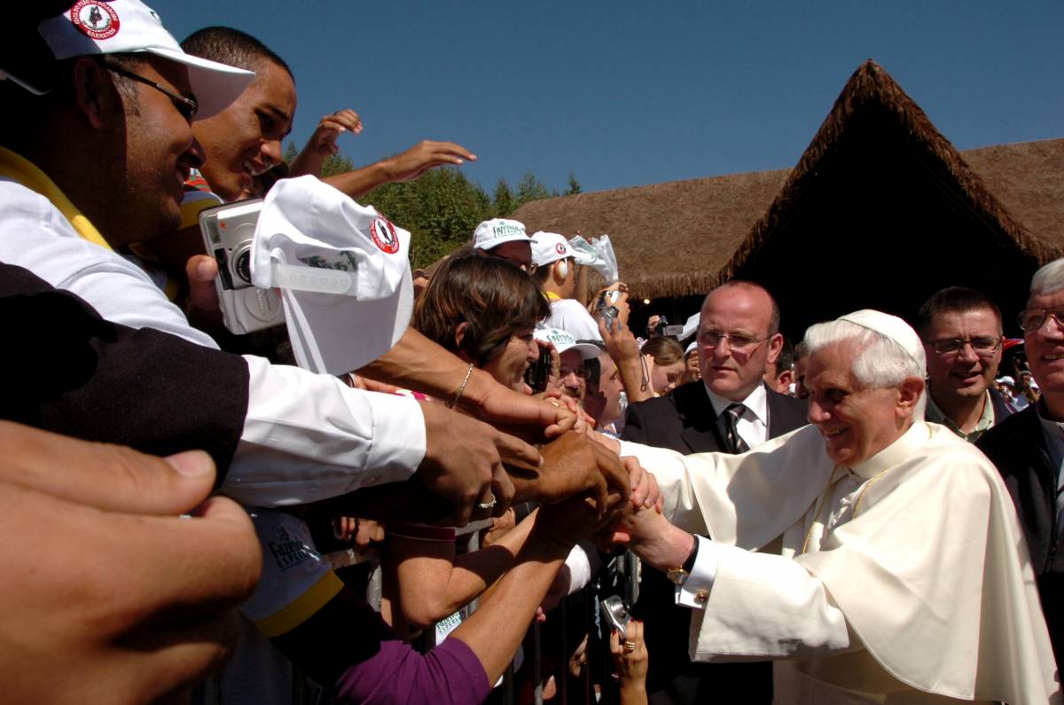 Il Papa: "La nostra missione è difendere la famiglia"