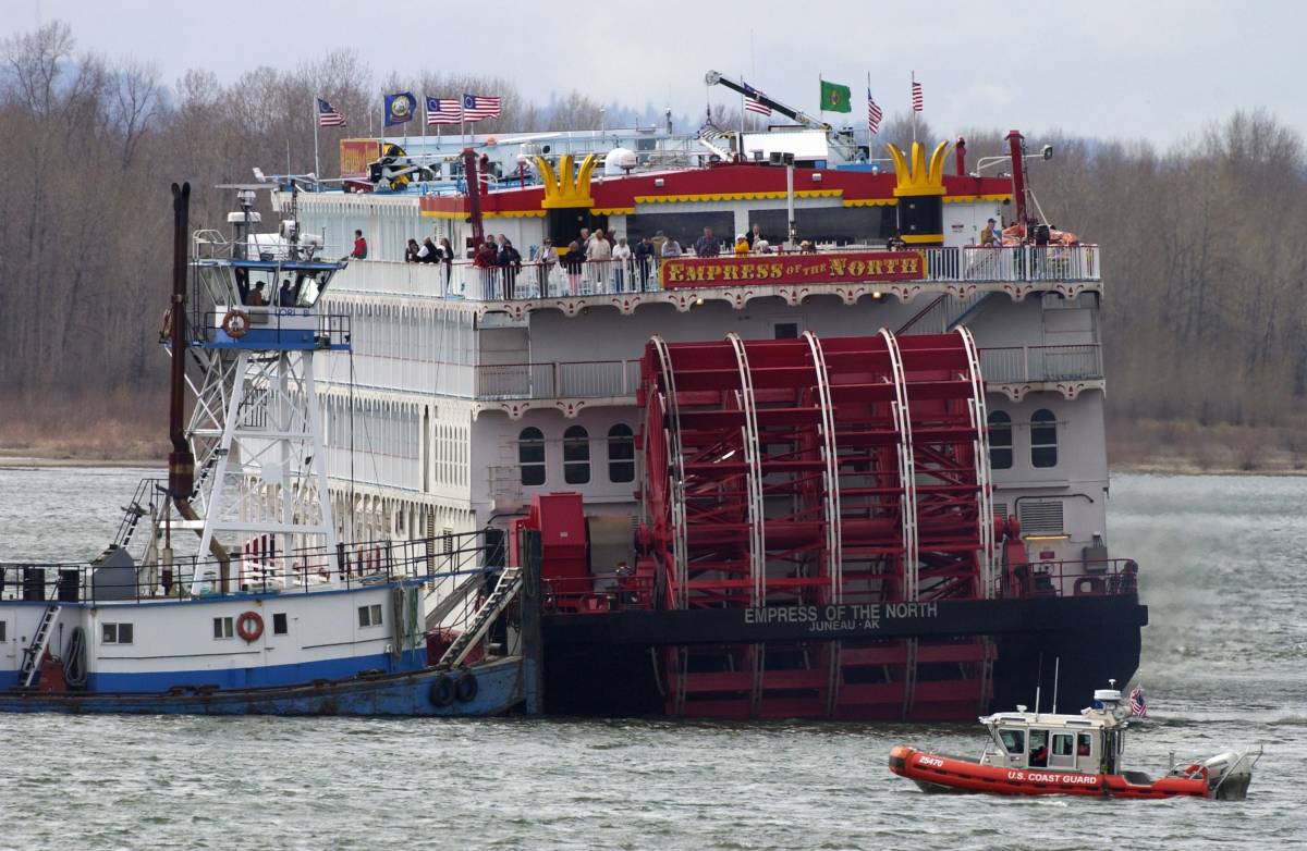 Nave da crociera si arena in Alaska: salvi i passeggeri