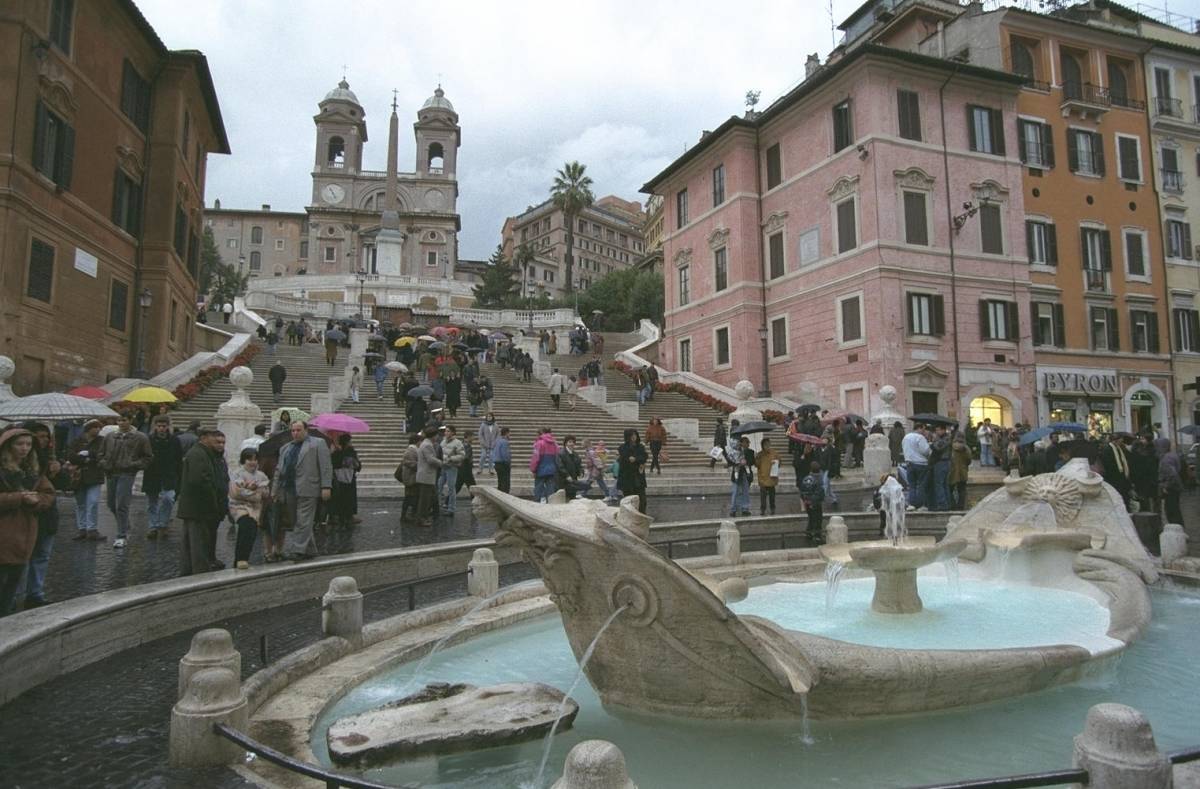 Roma, danni alla Barcaccia 
arrestati quattro stranieri ubriachi