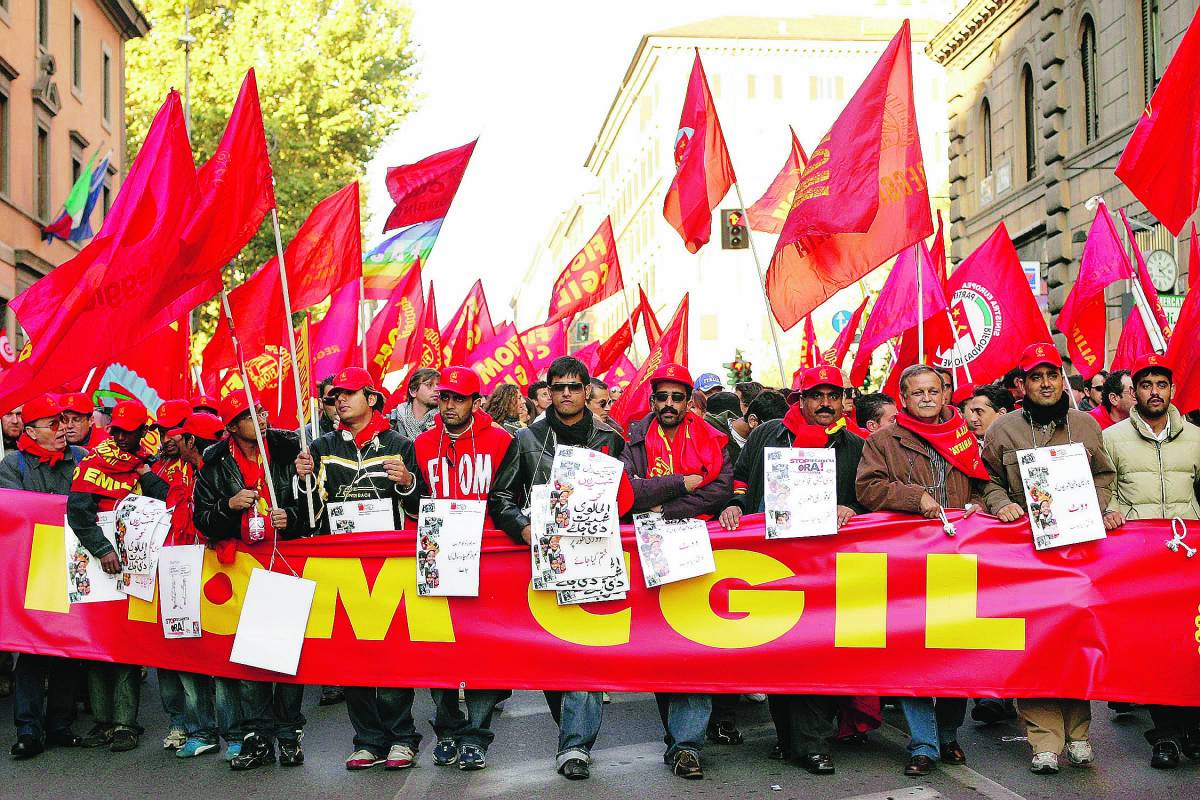 Pensioni, 15mila in piazza 
Angeletti: "Sarà sciopero"