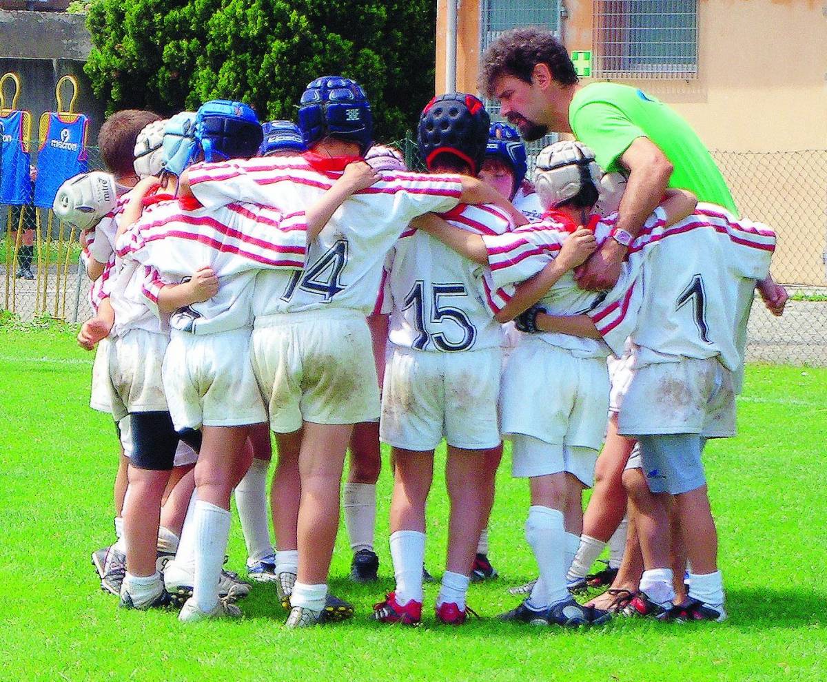 La carica dei 600 mini rugbisti «Ci si fa più male con il calcio»