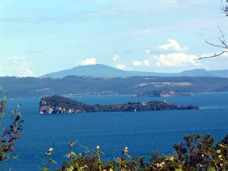 Tre turisti tedeschi dispersi nel lago di Bolsena. Trovati i corpi dei due bimbi