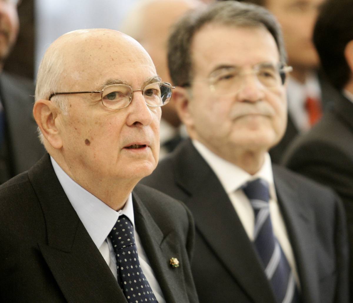 Napolitano sgrida il premier Prodi 
e attacca: poche leggi, troppi decreti