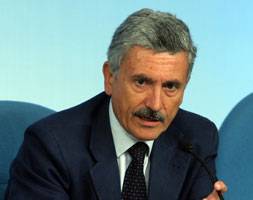 D'Alema in Afghanistan: "Senza i militari ogni sforzo per la pace sarebbe vano"