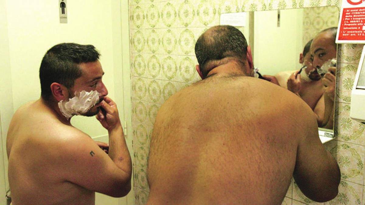 Gli «okkupanti» dell’ex Zecca vanno al bagno in municipio