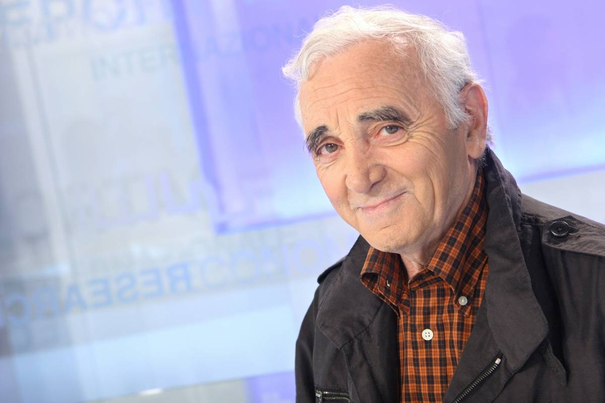 Auguri Aznavour. "Invecchio bene perché vado a letto presto"