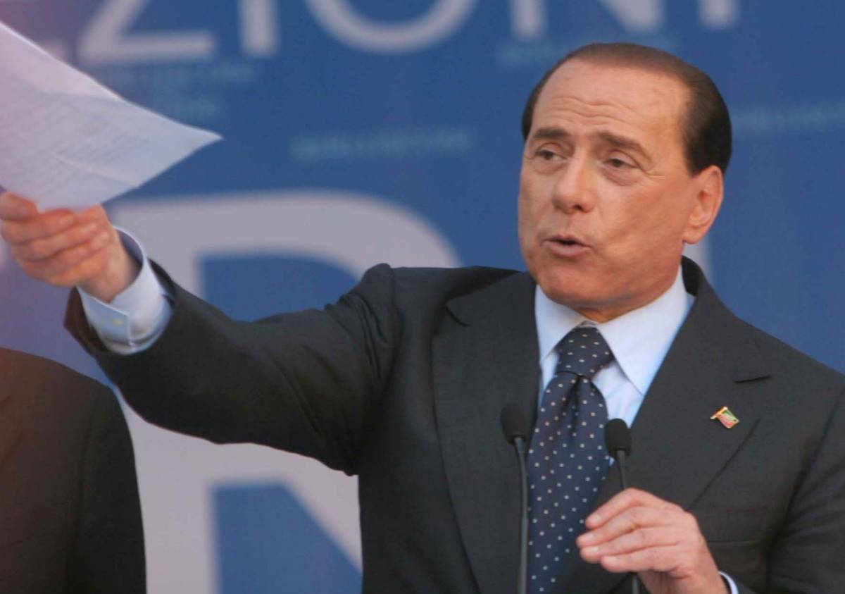 Berlusconi: "La sinistra usa 
la Gdf per colpire gli avversari"