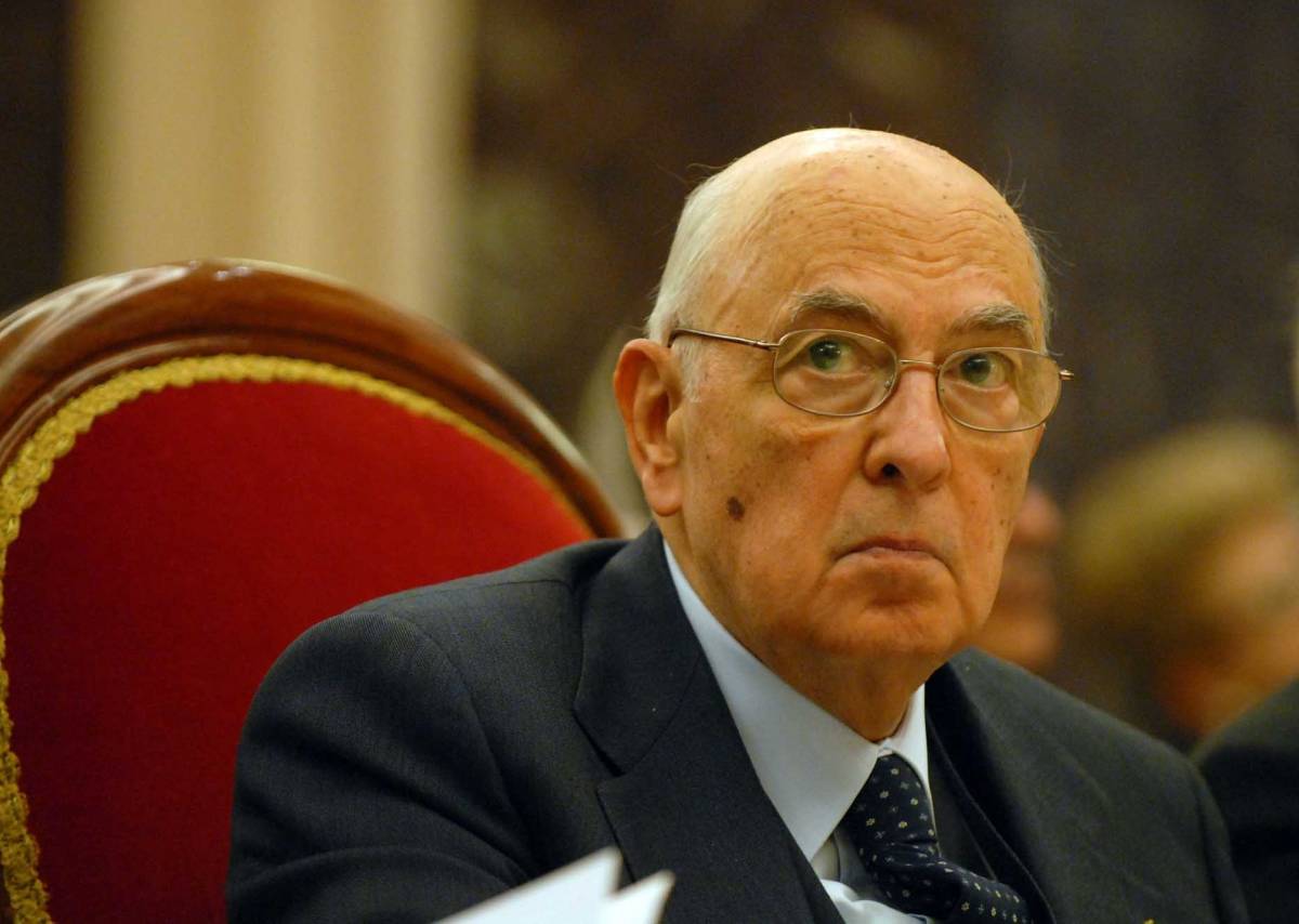 Napolitano: sulle coppie di fatto ascoltare 
anche la Chiesa. Il Papa: sintonia con la Cei