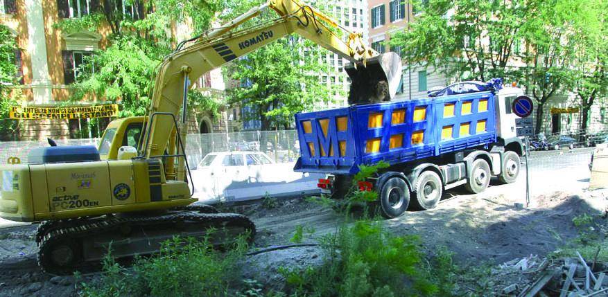 Via Oslavia, il parcheggio diventa un incubo Tranciato un tubo del gas durante i lavori