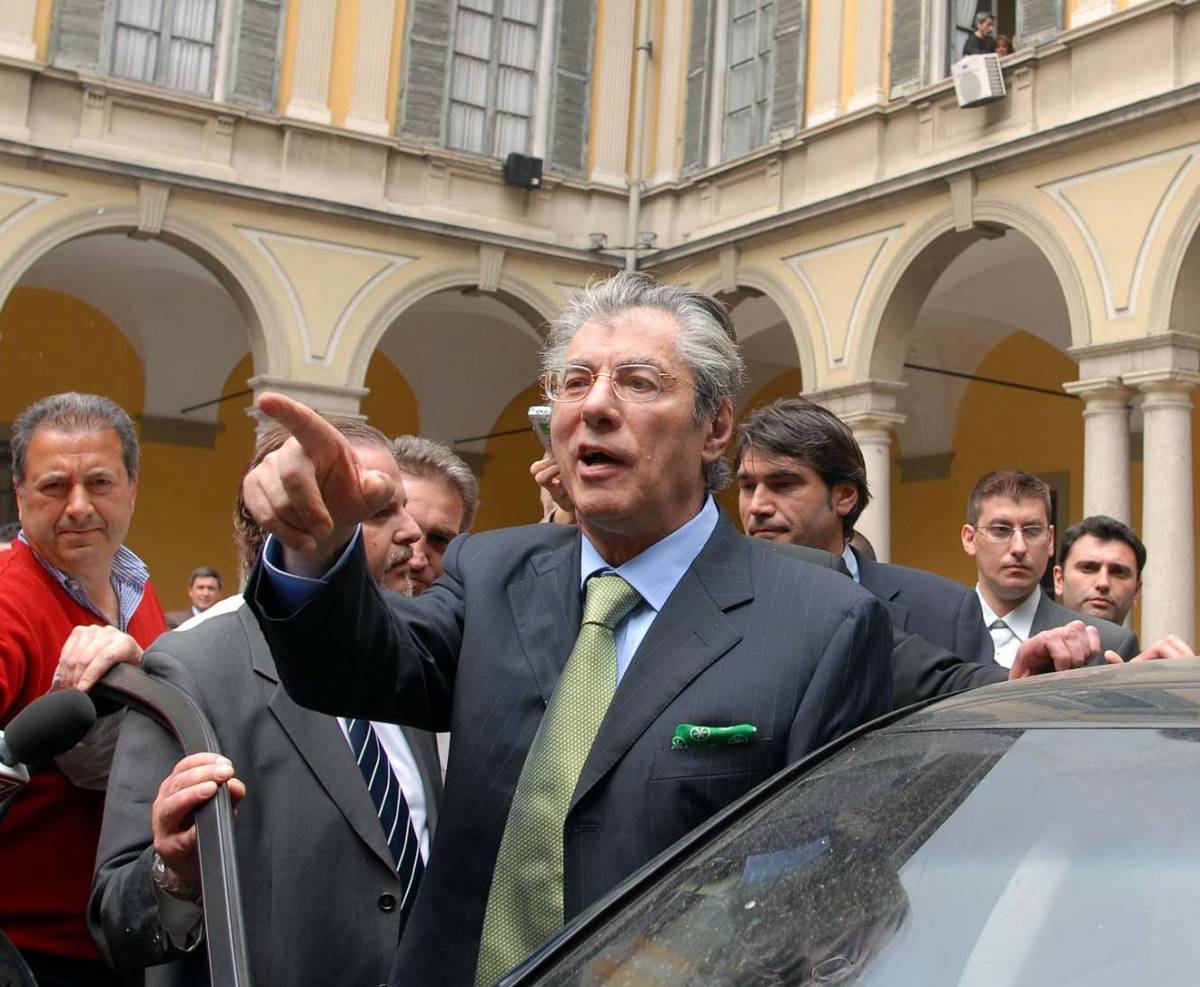 Bossi: "Io e Silvio dovremmo andare da Napolitano"