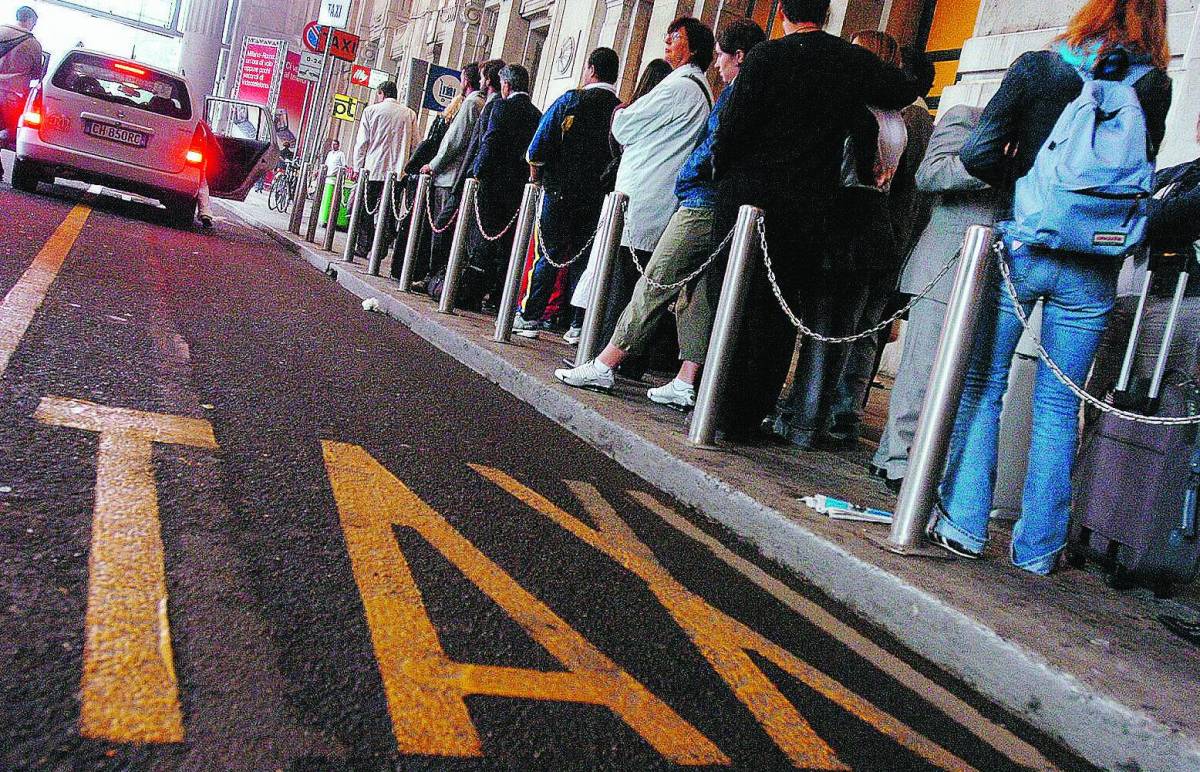 Scioperi: oggi si fermano i taxi, domani l’Atm