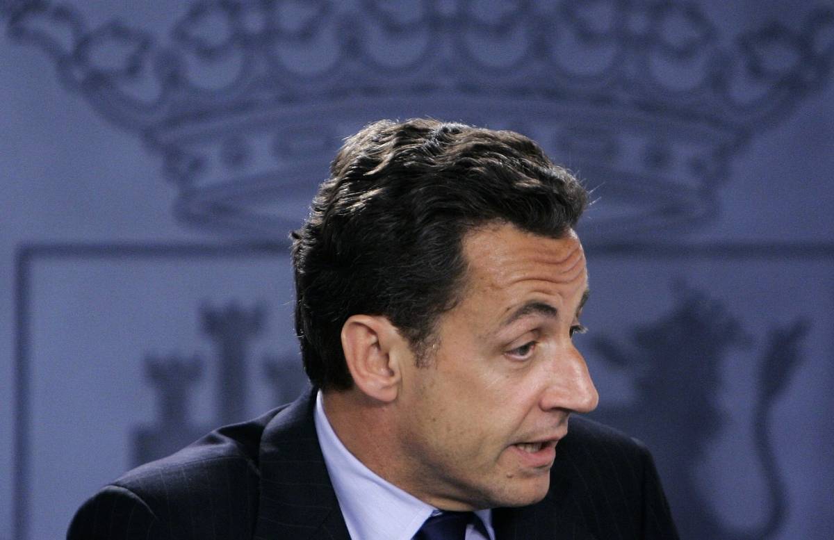 Sarkozy, linea dura con gli immigrati: obiettivo 25mila "allontanamenti" nel 2007