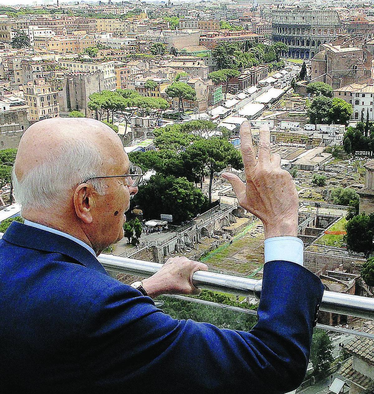 Napolitano: tagliare le spese per riconquistare i cittadini