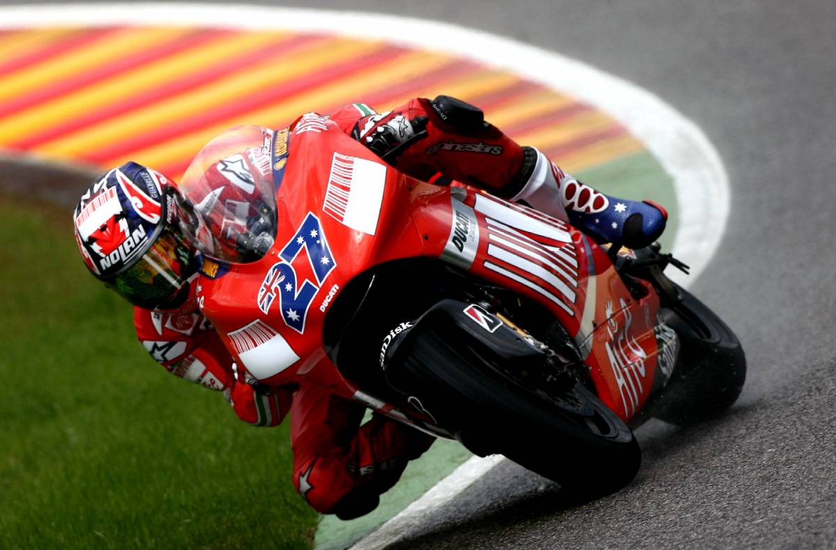 MotoGp: Stoner in pole al Mugello, Vale terzo