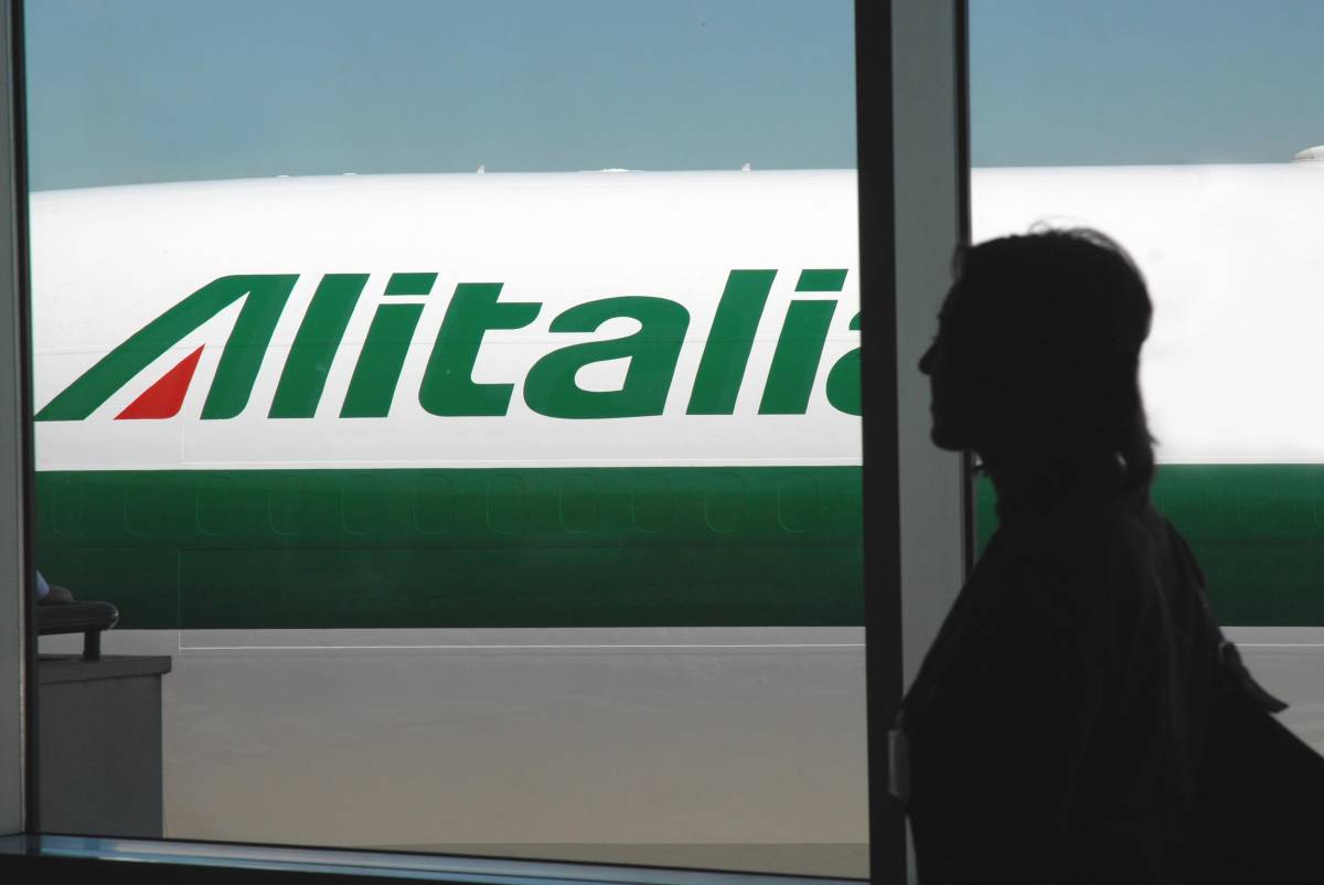 Alitalia, sciopero di 4 ore degli assistenti di volo