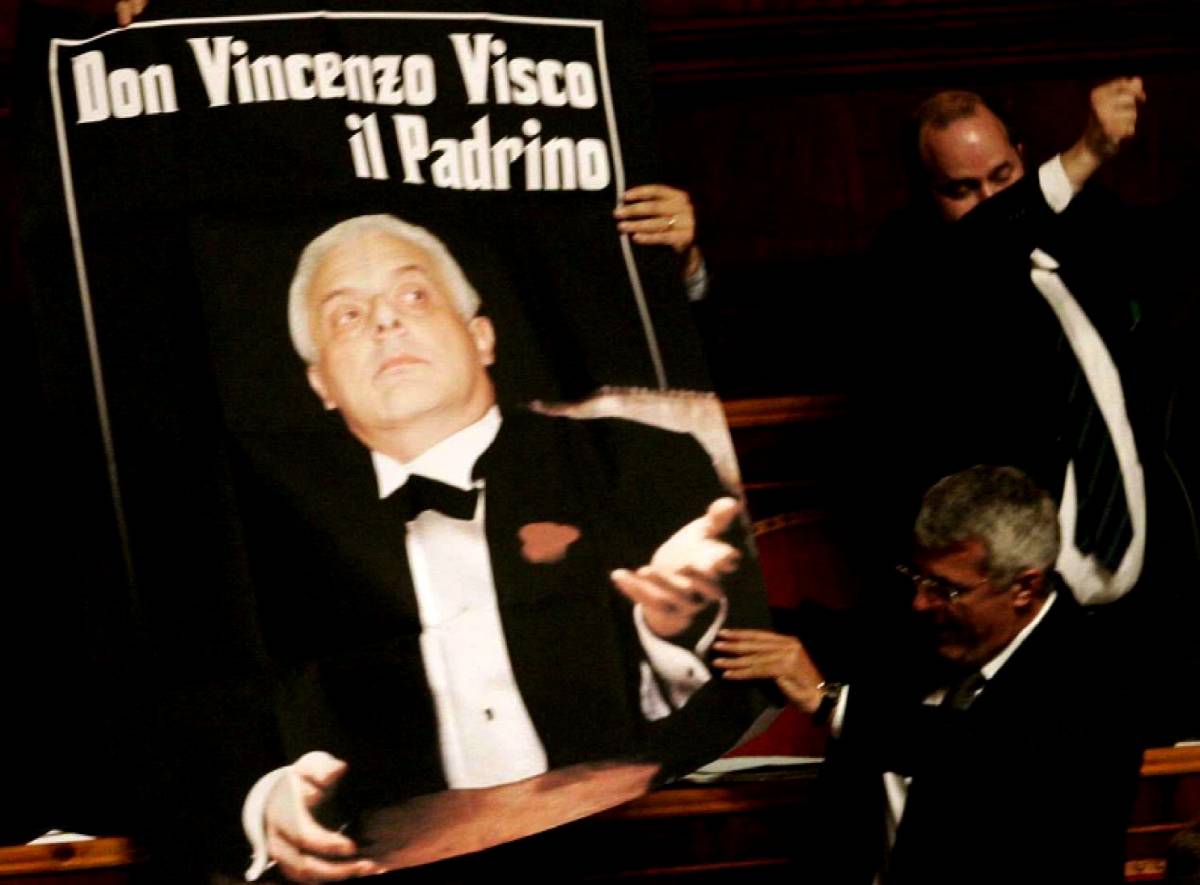 Visco, bocciate le mozioni della Cdl 
Padoa-Schioppa. Speciale sleale 
L'opposizione contesta il ministro