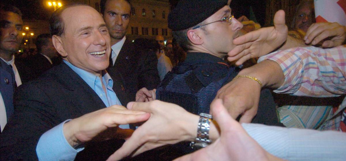 Berlusconi scende in campo. Nel cuore rosso