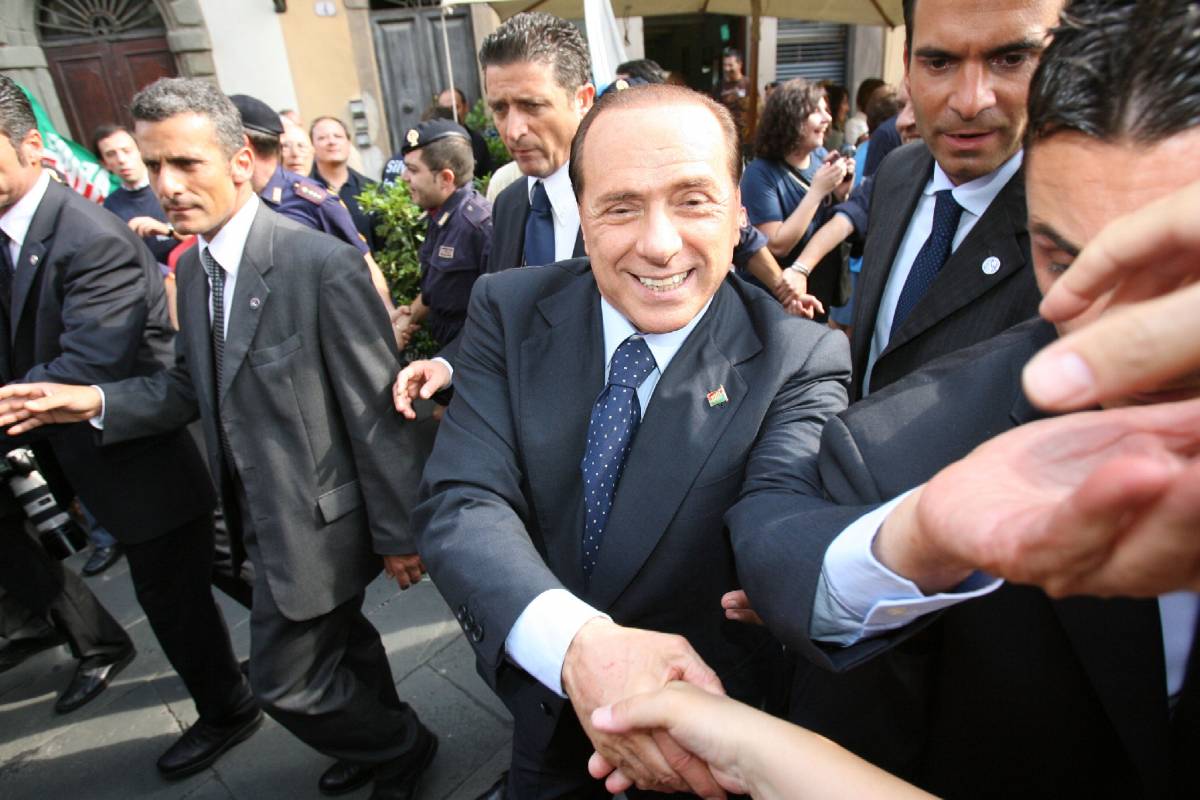 Berlusconi, affondo su Visco 
Poi difende D'Alema: "Veleni"