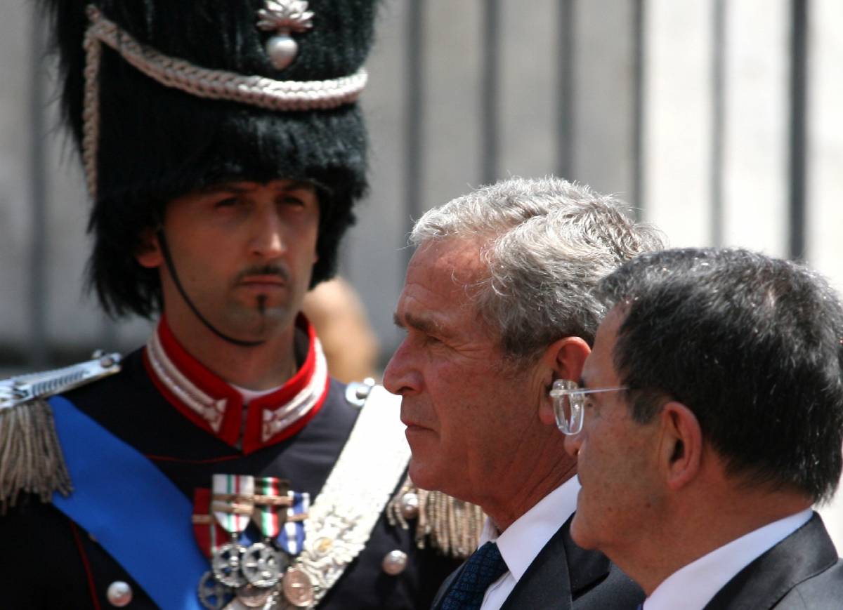 Bush incontra Napolitano e Prodi 
Profanata la lapide di Moro