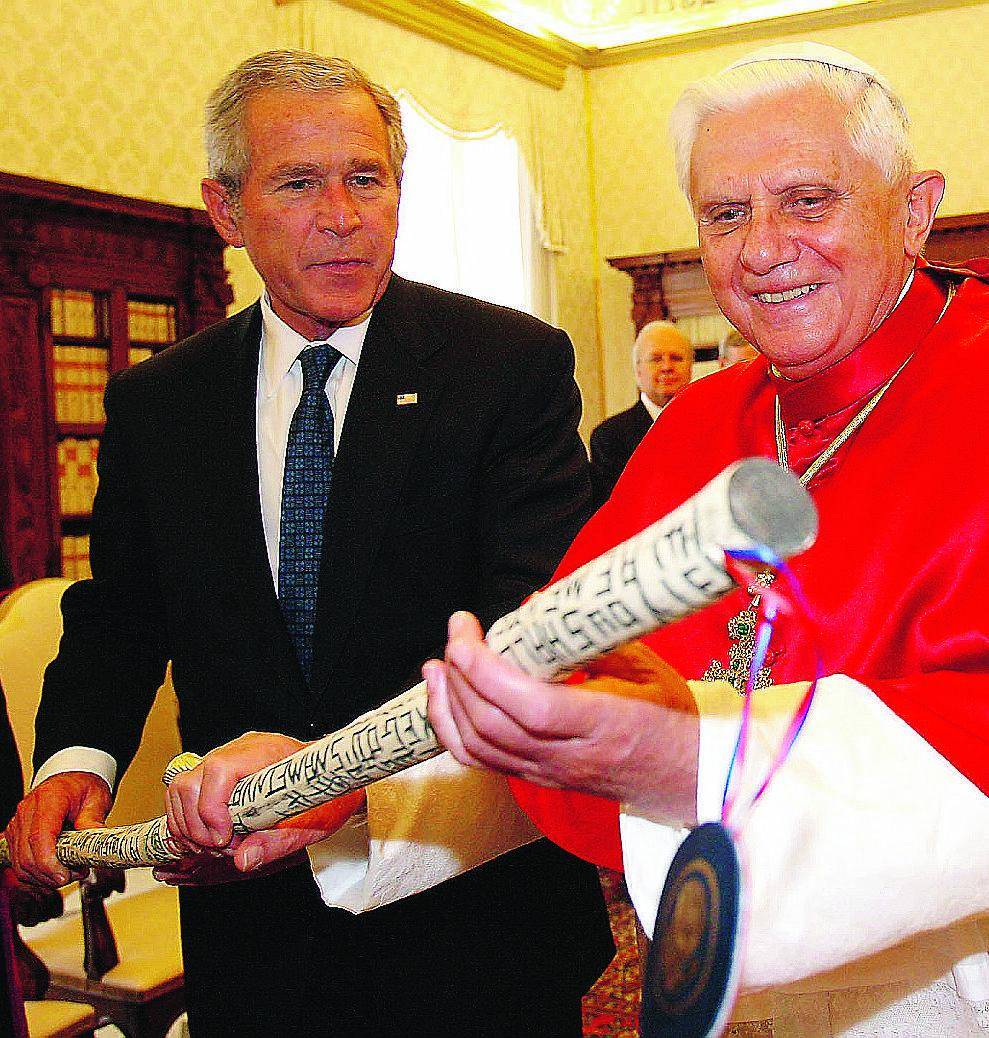 Bush in Vaticano, appello del Papa: "No a ghetti per i cristiani in Irak"