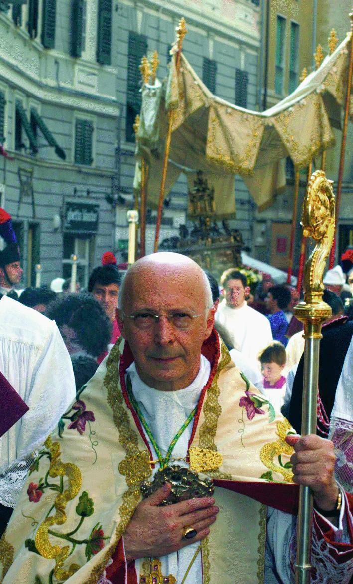 Migliaia in processione con Bagnasco