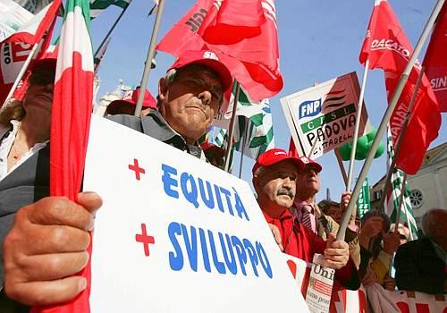 I pensionati scendono in piazza: 
"Siamo in 200mila contro Prodi"