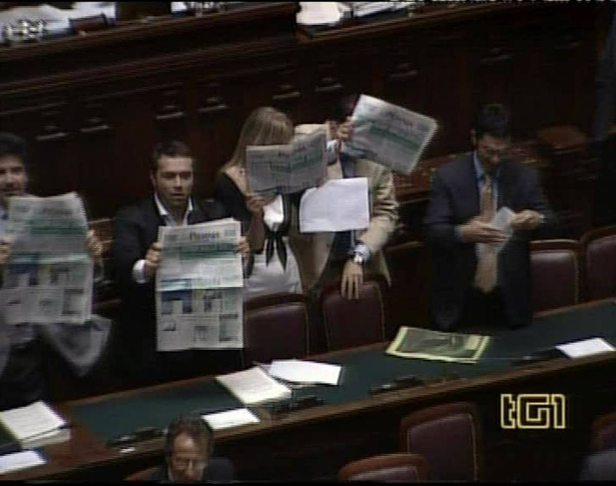 Bagarre a Montecitorio, la Lega occupa l'aula