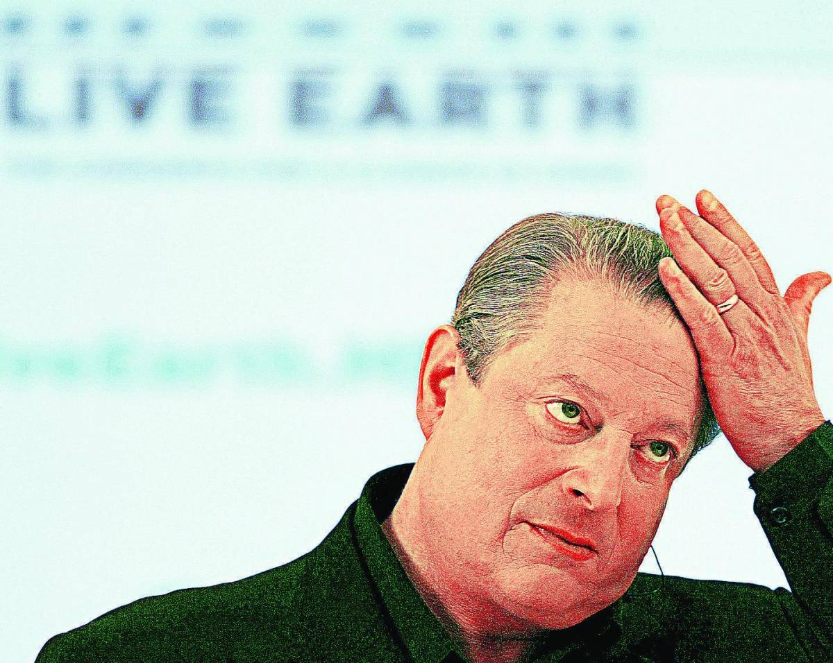 La marcia di Al Gore  contro Hillary: «Farà i conti con me»