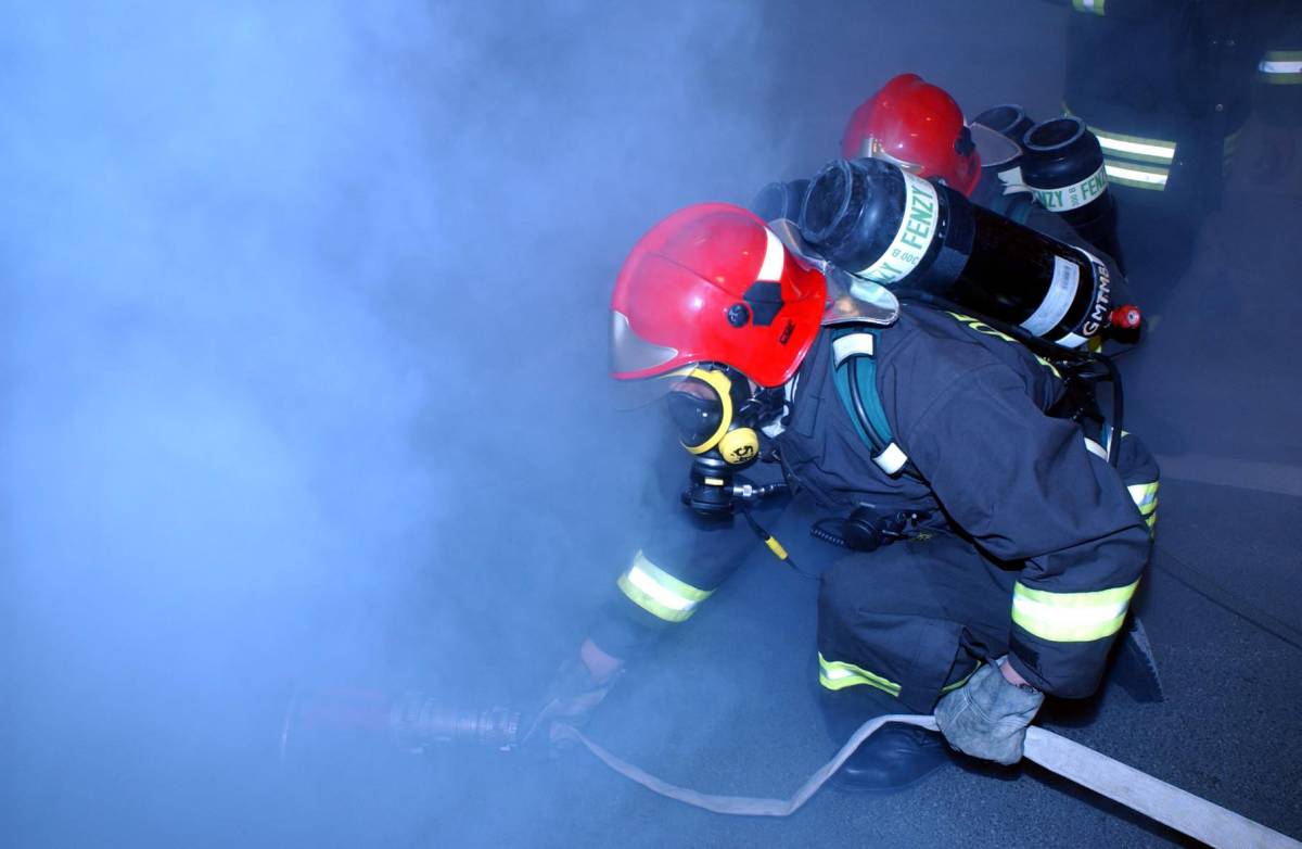 Monza, brucia palazzina: un morto e tre feriti