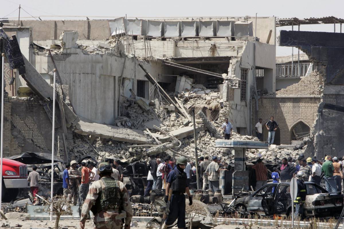 Bagdad, camion-bomba contro moschea sciita. E' strage: 75 morti e 200 feriti