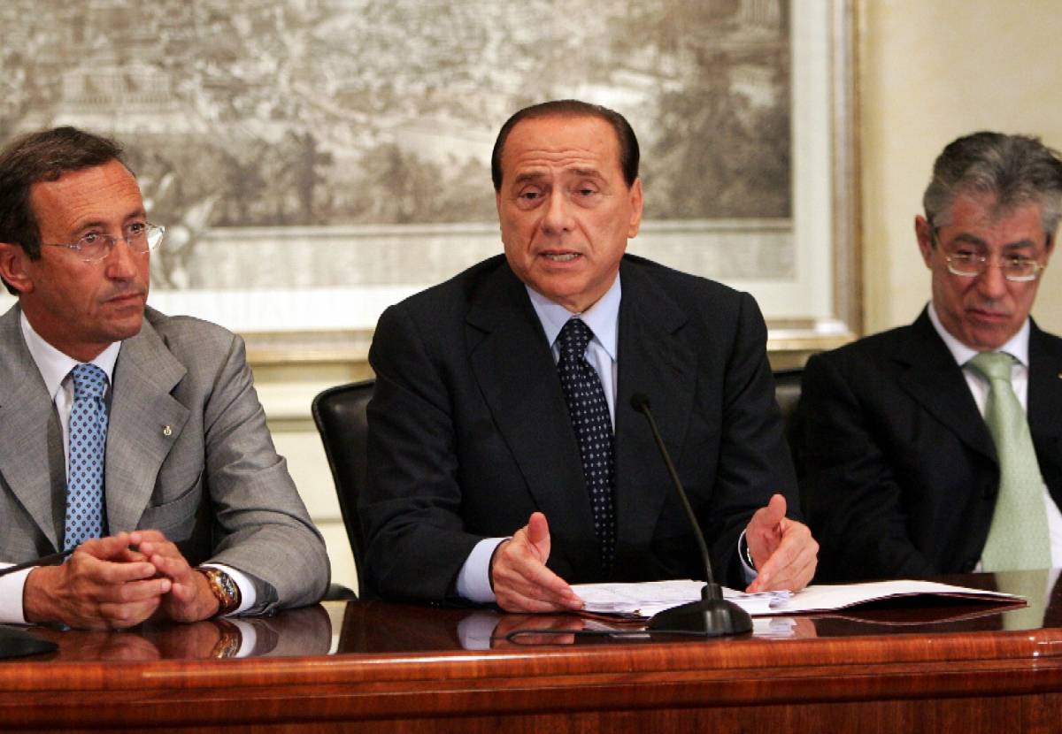 Berlusconi e la Cdl a Napolitano: 
"Siamo preoccupati per il Paese"