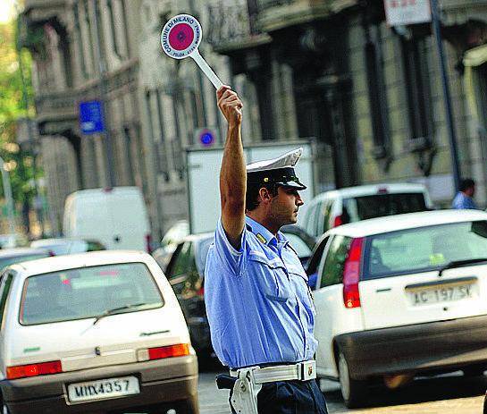 Vigili in strada coi rilevatori di pm10: «Perché si controlla solo d’estate?»
