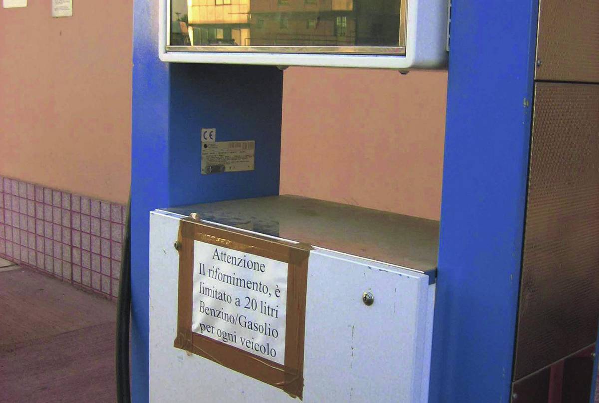 Tagli alla sicurezza, niente benzina per la polizia