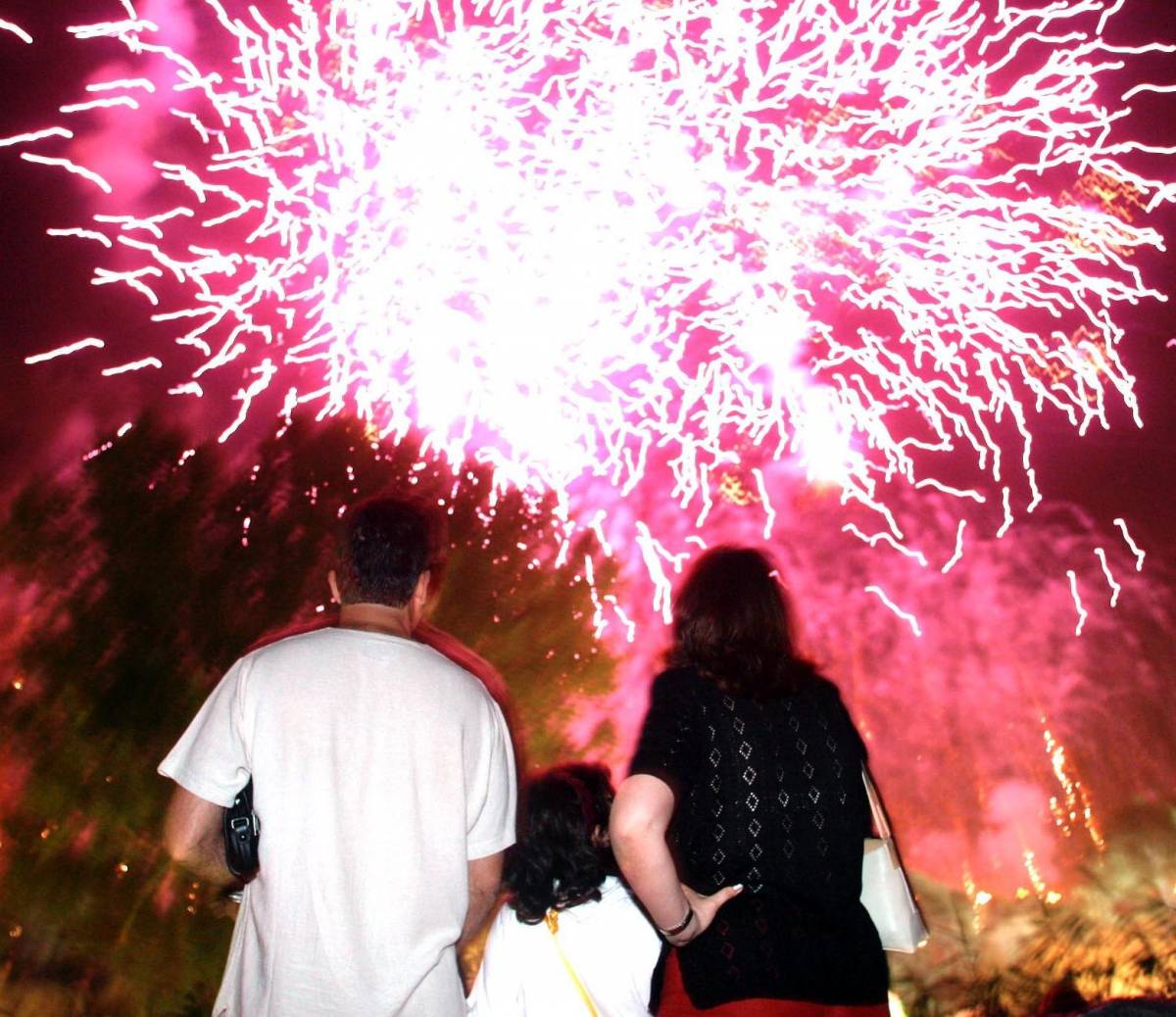 S.Pietro non perdona gli abusivi e riaccende i fuochi d’artificio