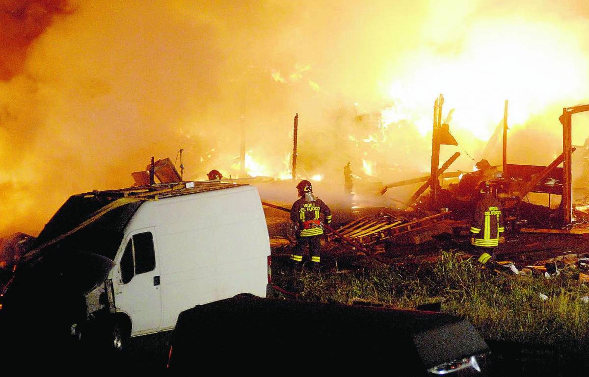 Sesto, alle fiamme un altro campo nomadi