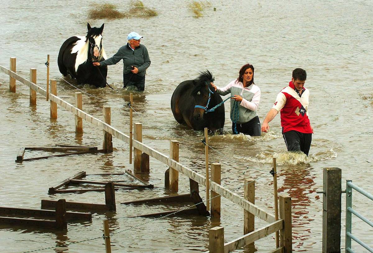 Alluvione in Gran Bretagna: morte 3 persone 
A rischio una diga del South Yorkshire