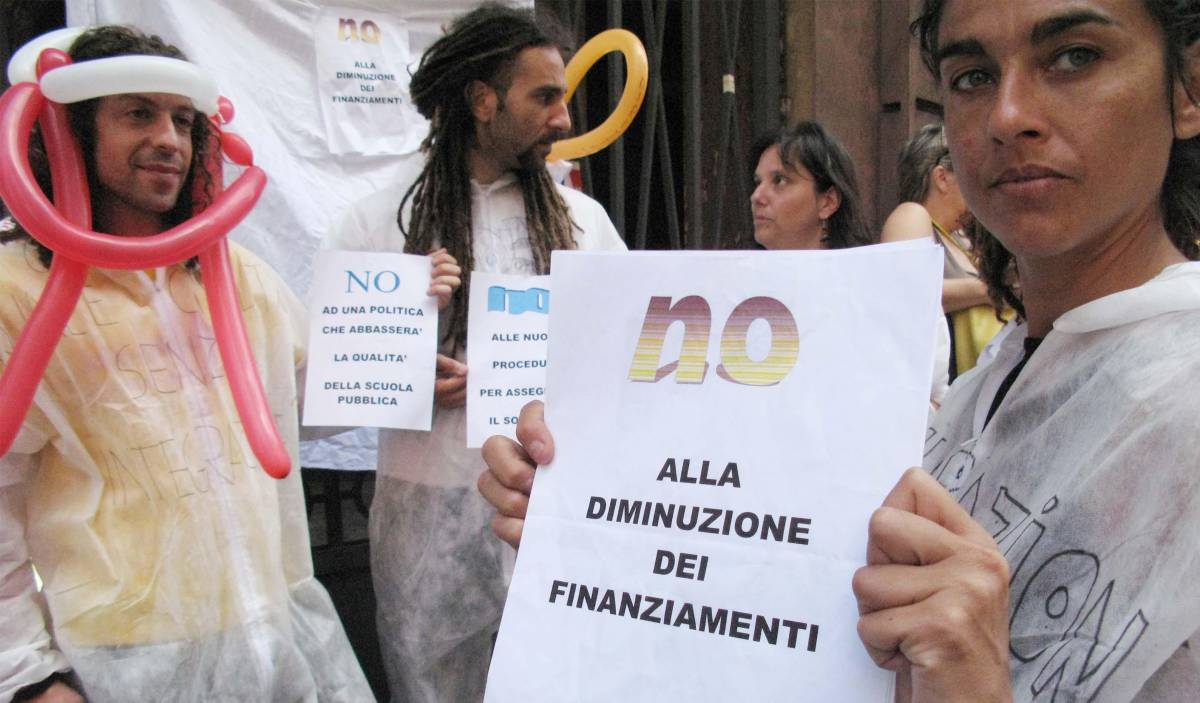 Disabili senza insegnanti, rivolta a scuola