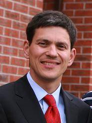 Miliband al Foreign Office: era l'unico che poteva contendere la leadeship a Brown