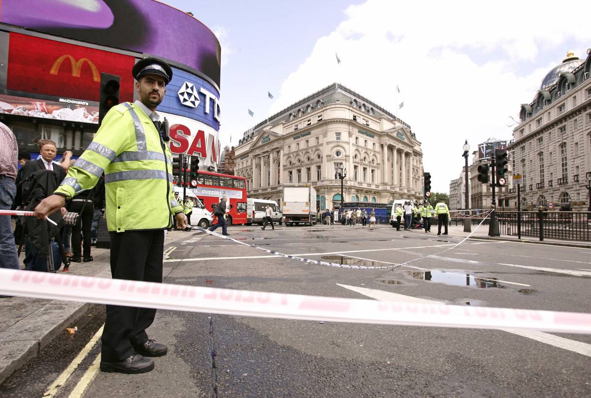 Allarmi bomba, panico a Londra 