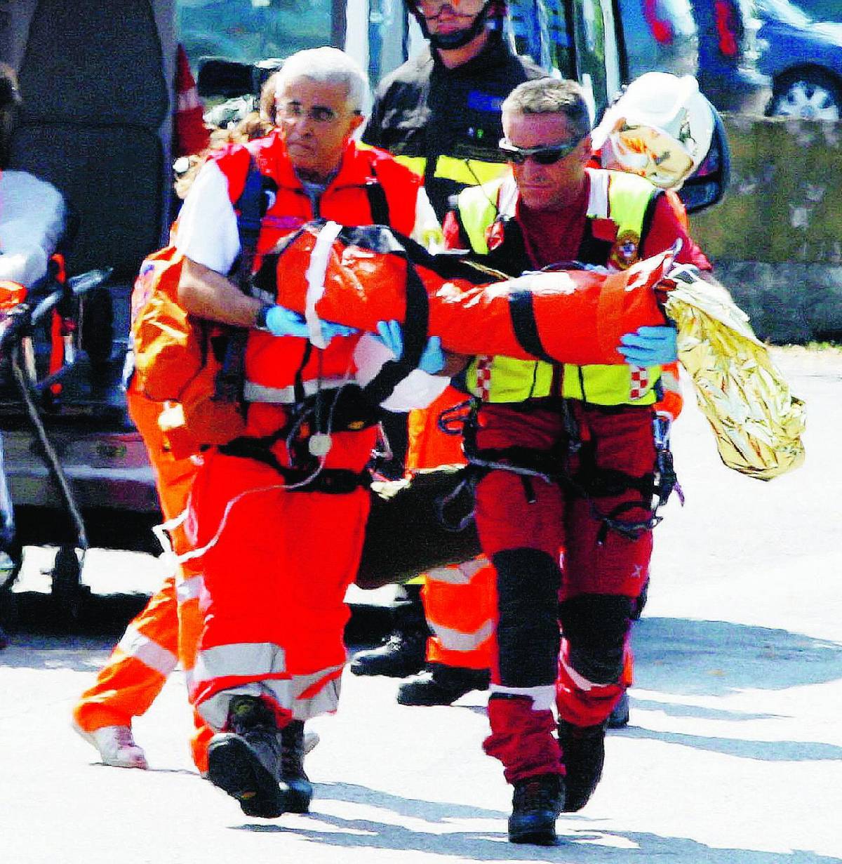 Sgozza figlio e marito: aveva già tentato il suicidio