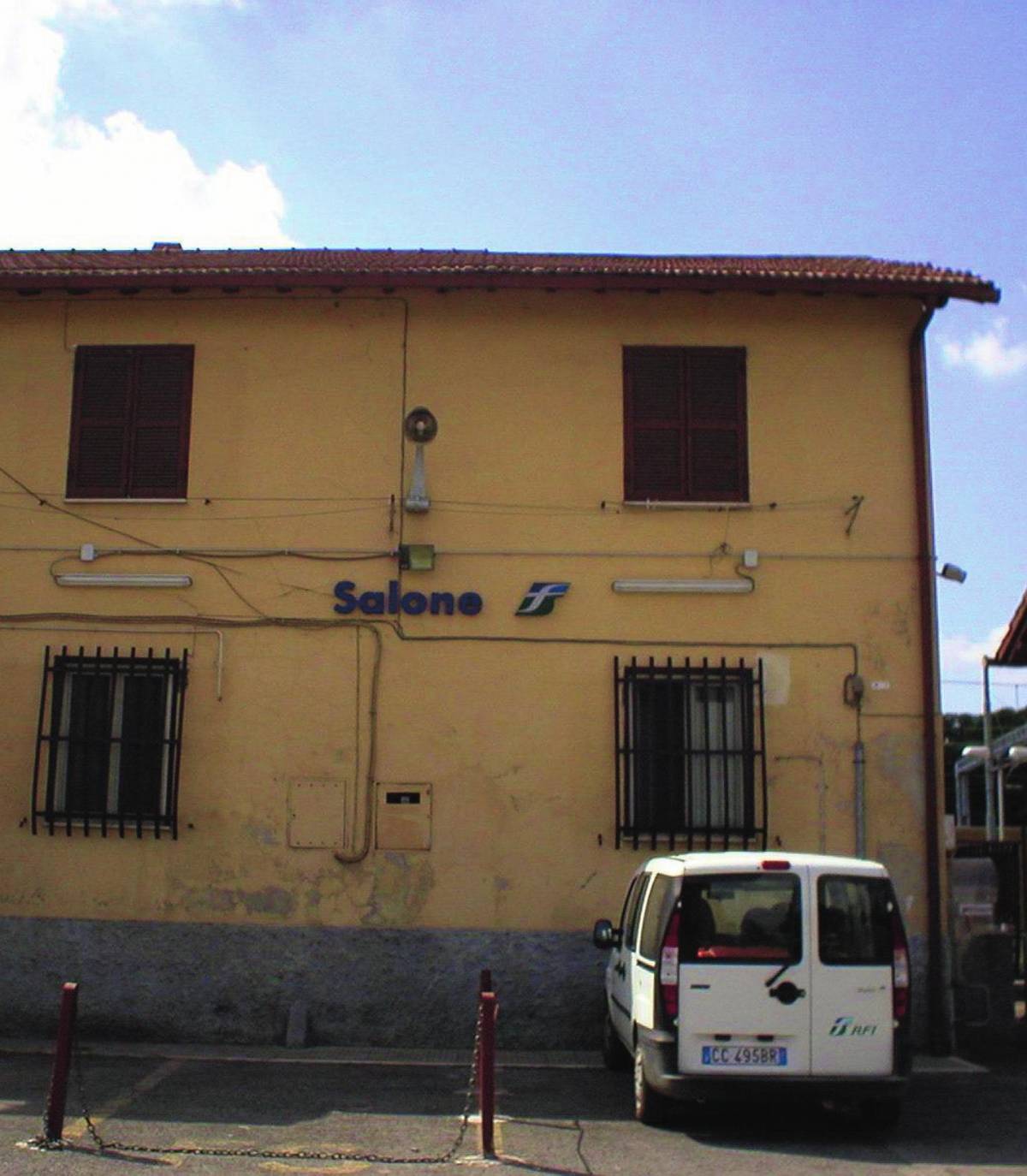 Due stazioni ferroviarie chiuse «per nomadi»