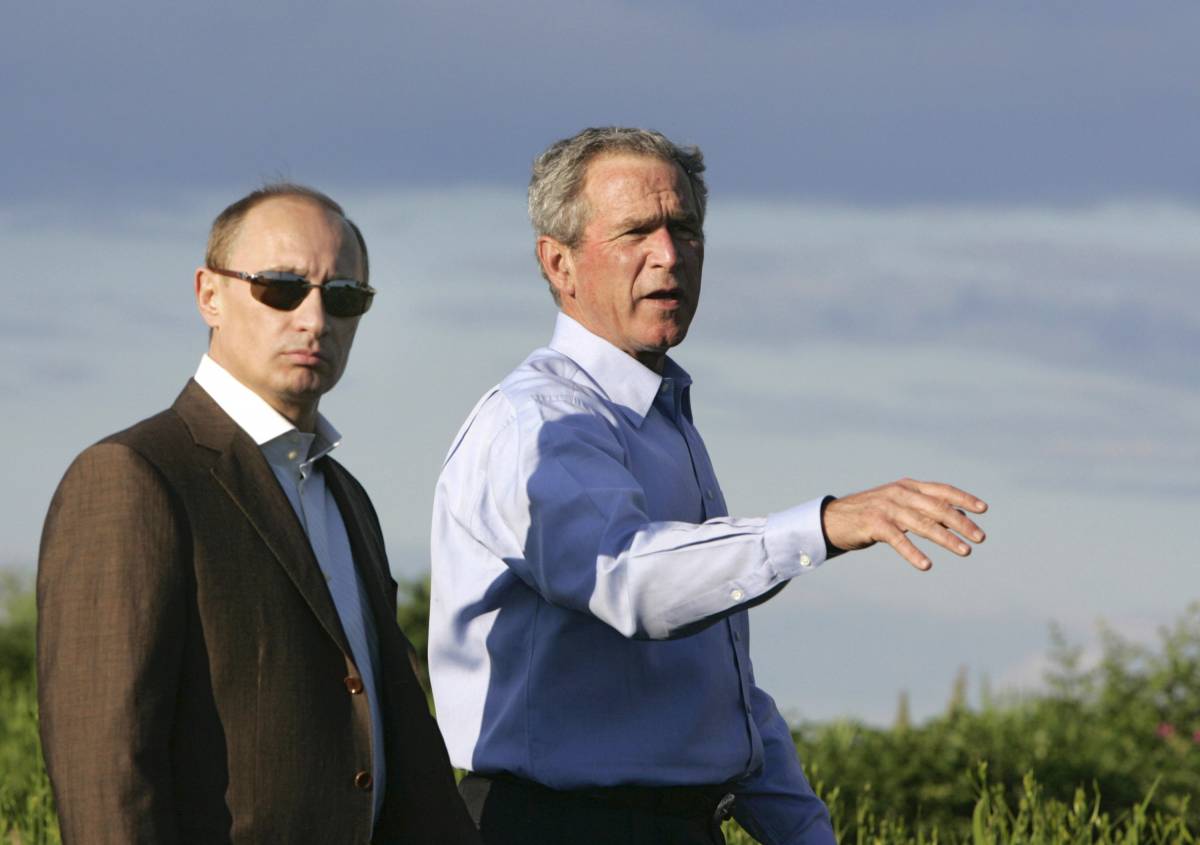 Bush ospita Putin: via al vertice tra cortesia e diffidenza