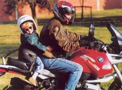 Legge bipartisan: stop ai bimbi sulle moto