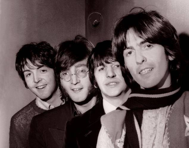 Beatles, il mito in una stretta di mano 
50 anni fa l'incontro tra Lennon e McCartney